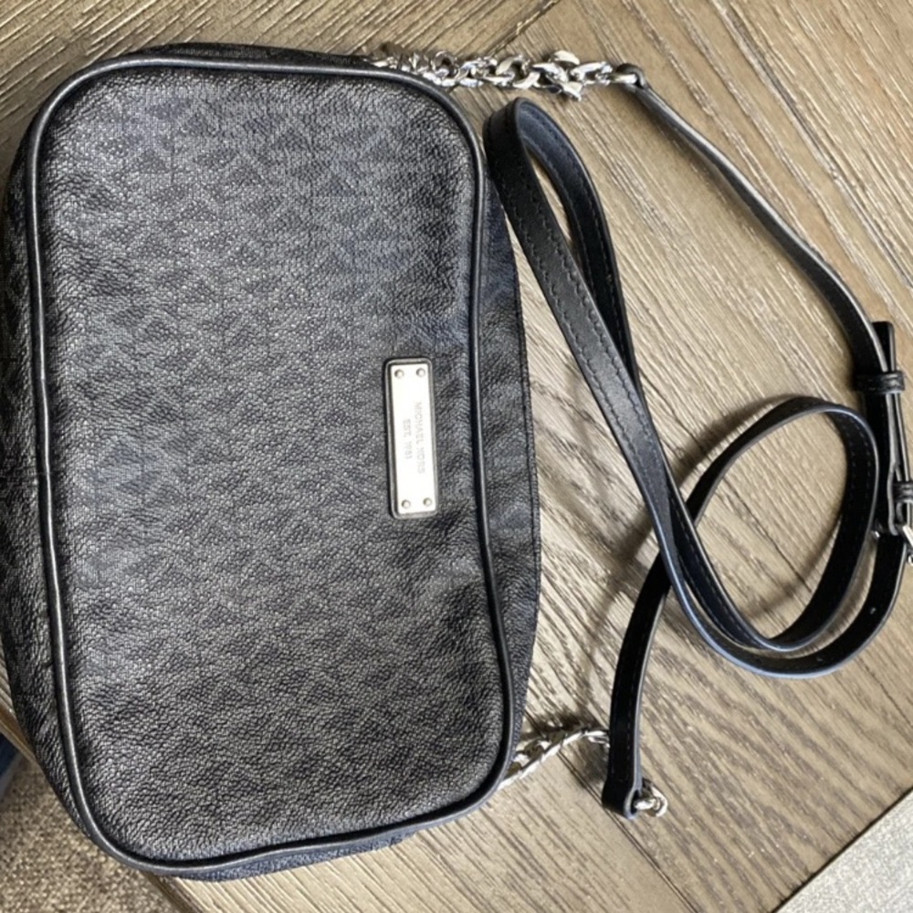 Michael Kors Black Jet Set Bag - Picture 2 of 6